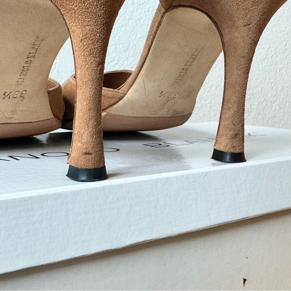 Manolo Blahnik Pump - Picture 8 of 13